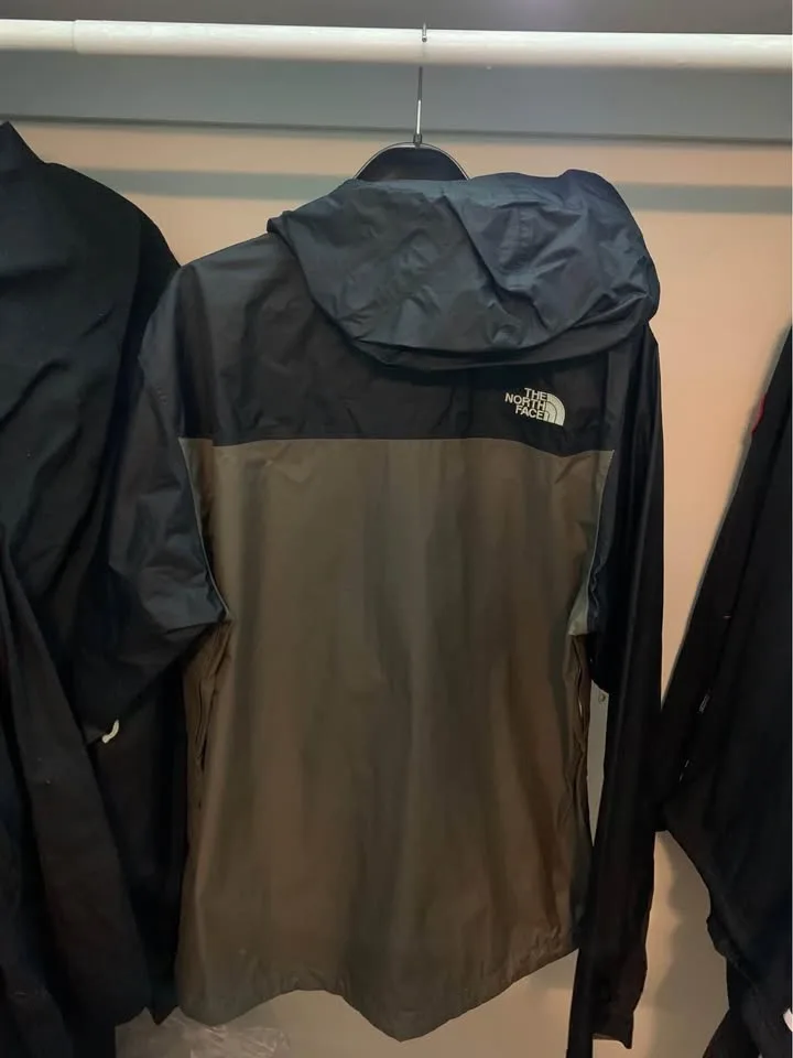 The north face water resistant windbreaker - photo 2