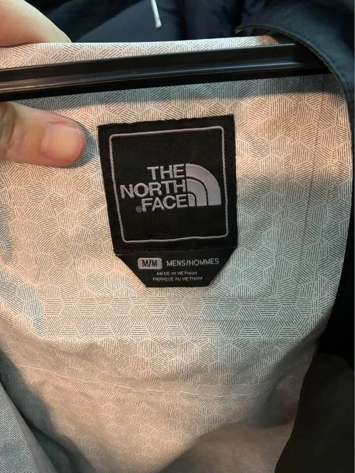 The north face water resistant windbreaker - photo 3