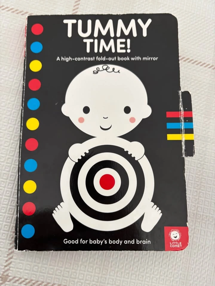 Little Comet Tummy Time High-Contrast Fold-Out Book - photo 2