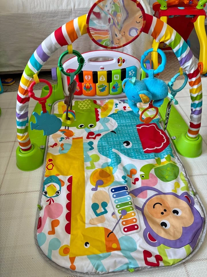 Fisher-Price Deluxe Kick 'n Play Piano Gym
