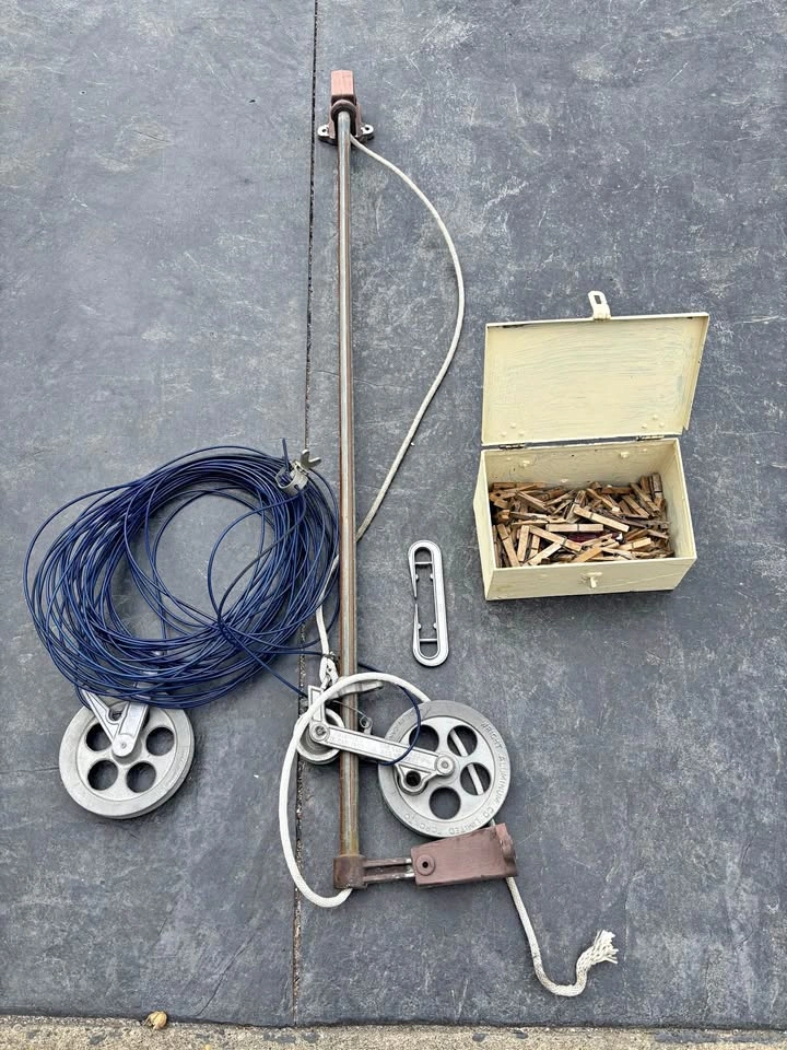 Wright Aluminum Heavy Duty Clothesline with Box & Clothespins