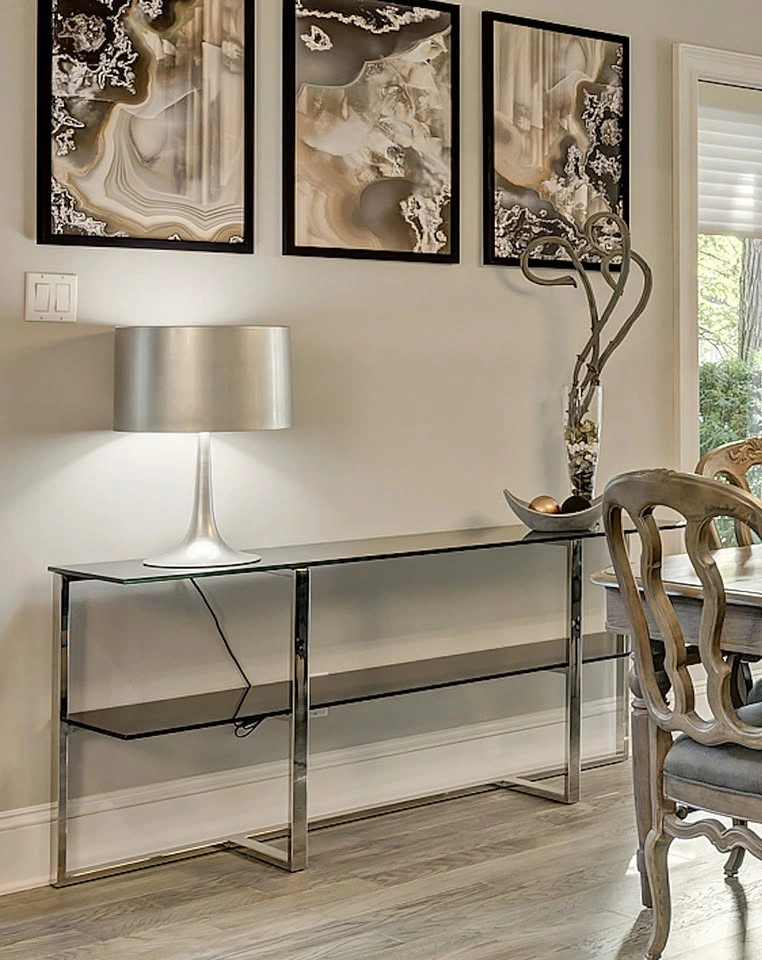Modern Side Table/ Table d'appoint modern