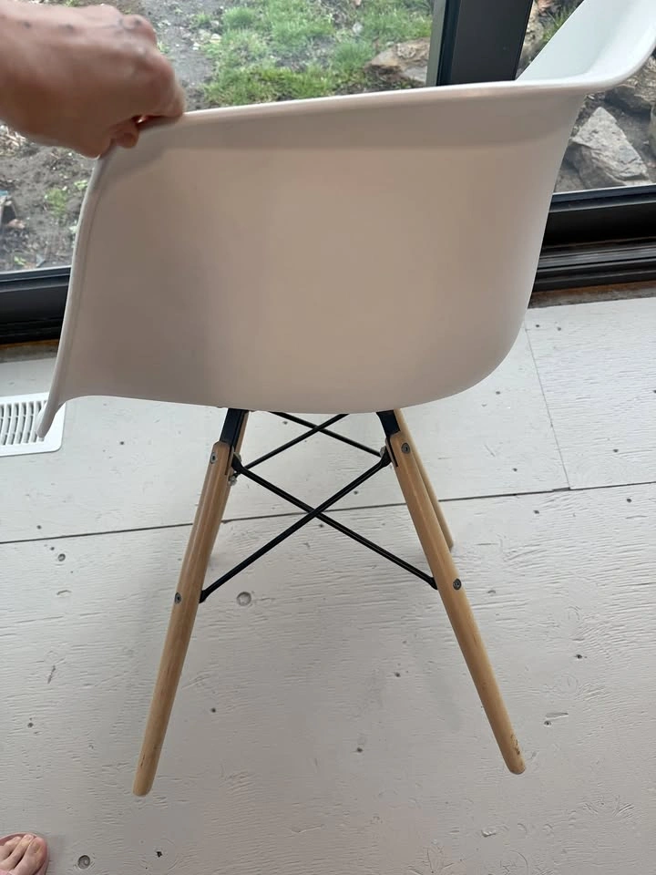 Plata Eames Style White Plastic Bucket Armchair