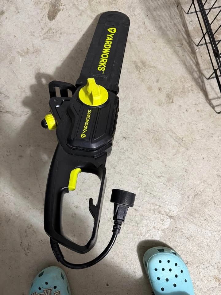 Yardworks Electric Chainsaw - photo 2