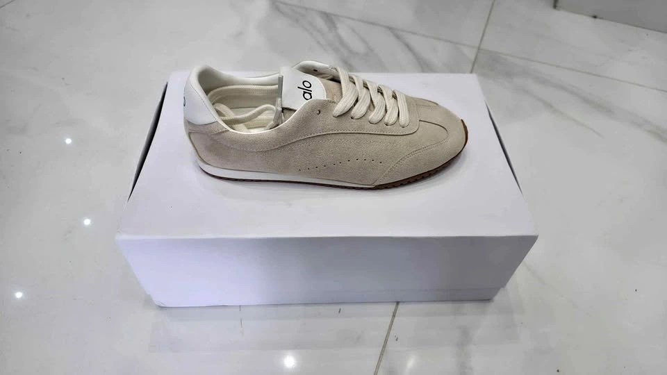 ALO Sunset Sneaker size 6 womens