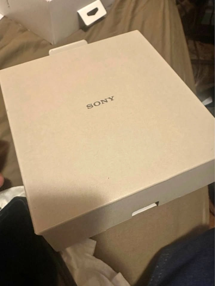 Brand new Sony WH-CH720N Over-Ear Noise Cancelling - small crack