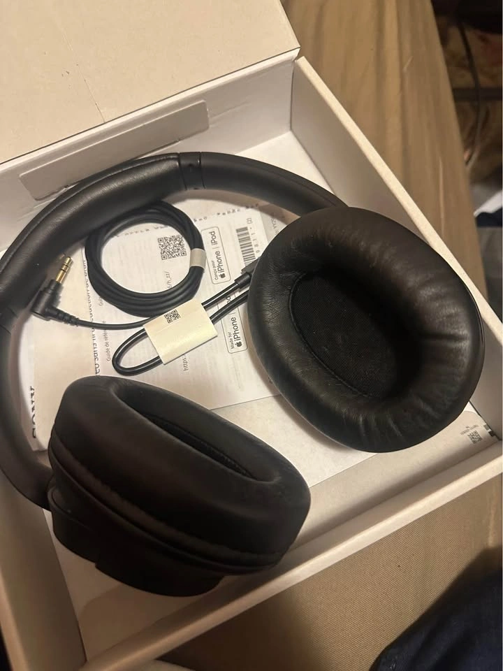 Brand new Sony WH-CH720N Over-Ear Noise Cancelling - small crack - photo 2