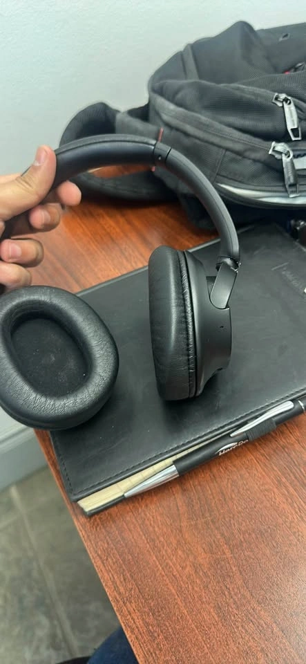 Brand new Sony WH-CH720N Over-Ear Noise Cancelling - small crack - photo 3
