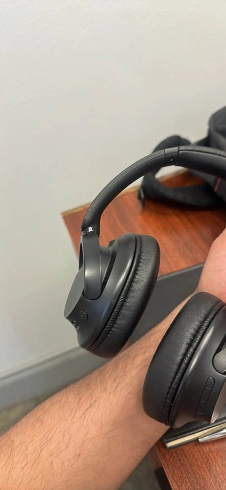 Brand new Sony WH-CH720N Over-Ear Noise Cancelling - small crack - photo 4