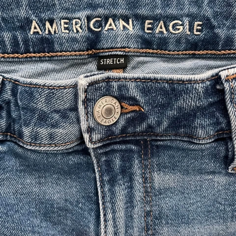 American Eagle Mom Shorts Size 10 Stretch Denim Cuffed High Rise - photo 2