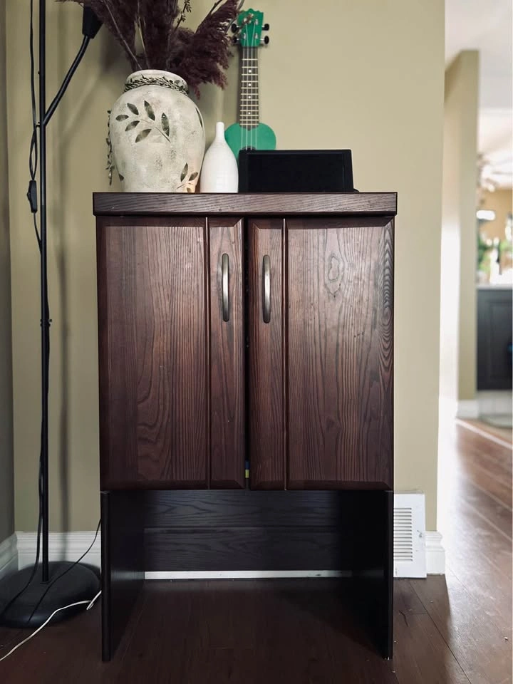 ** Excellent Condition ** Dark wood storage cabinet - photo 2