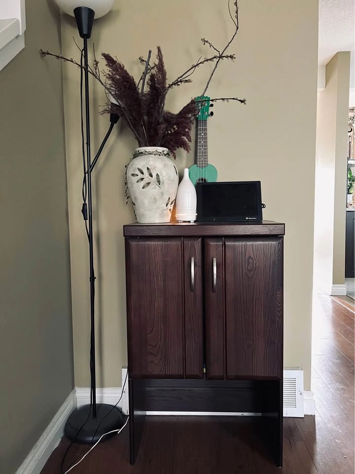** Excellent Condition ** Dark wood storage cabinet - photo 4