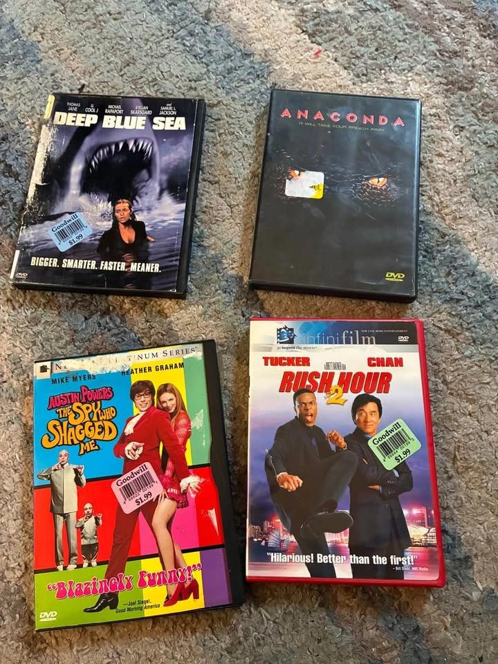 7” Wide Screen Portable DVD Player with Case and 4 DVDs - photo 5