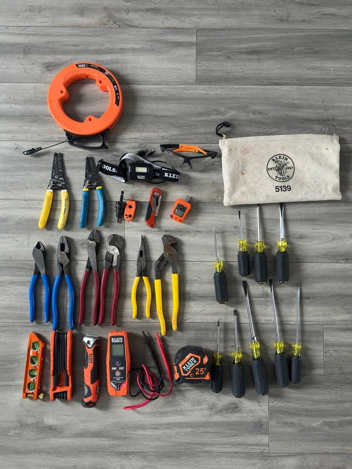 Klein Tool Bag + 28 pc Tool Set - photo 2
