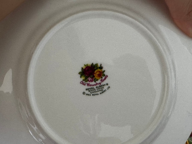 ROYAL ALBERT Old Country Roses 20-Piece Dinnerware Set - photo 5