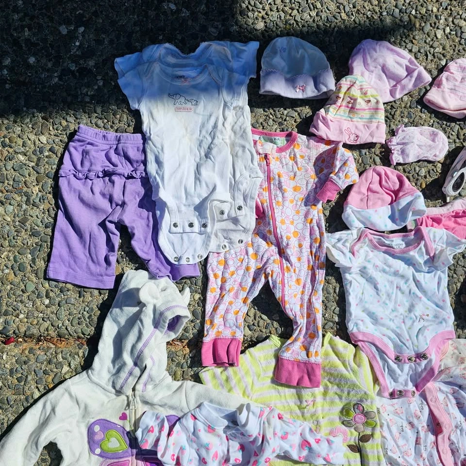 Baby Girl Clothes Lot (newborn-3 months) - Bodysuits Sleepers Mo - photo 3