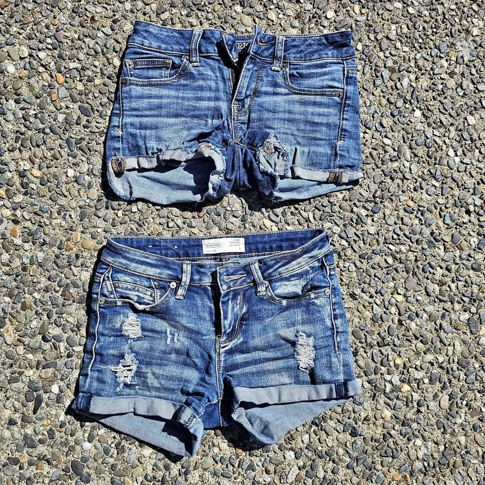 American Eagle & Ardene Distressed Denim Shorties Size 00/0