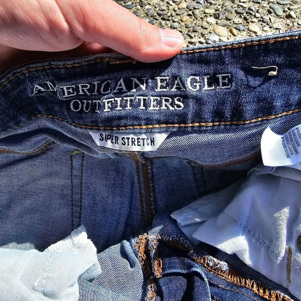American Eagle & Ardene Distressed Denim Shorties Size 00/0 - photo 4