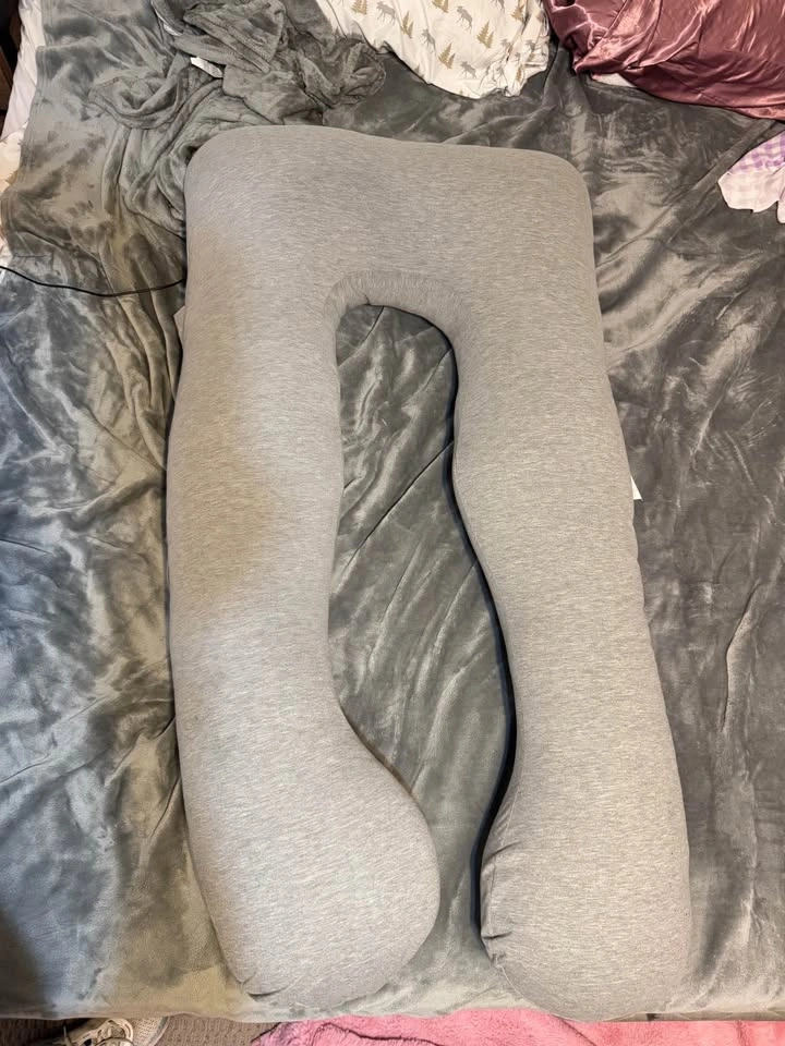 Pregnancy Body Pillow - photo 2