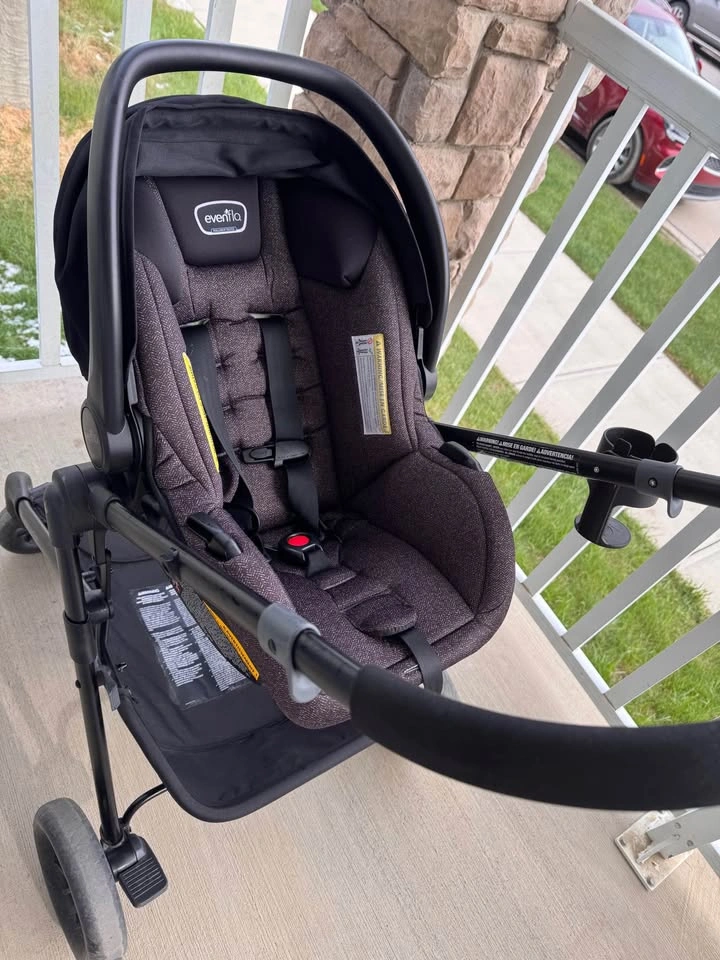 Evenflo Modular Pivot Travel System - photo 3