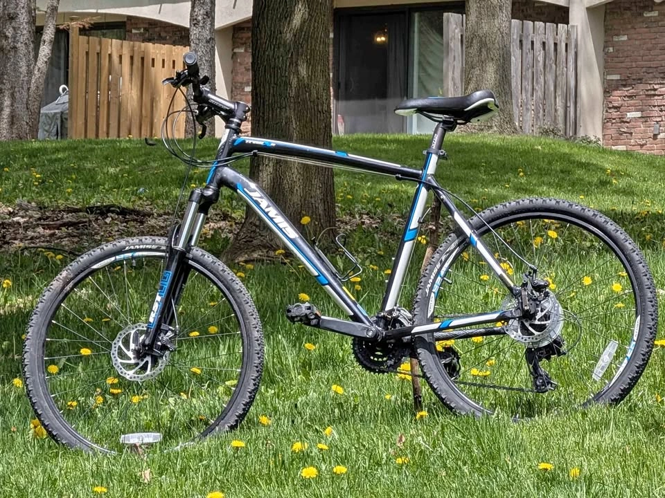 Jamis Trail X2 Mountain/Hybrid Bike