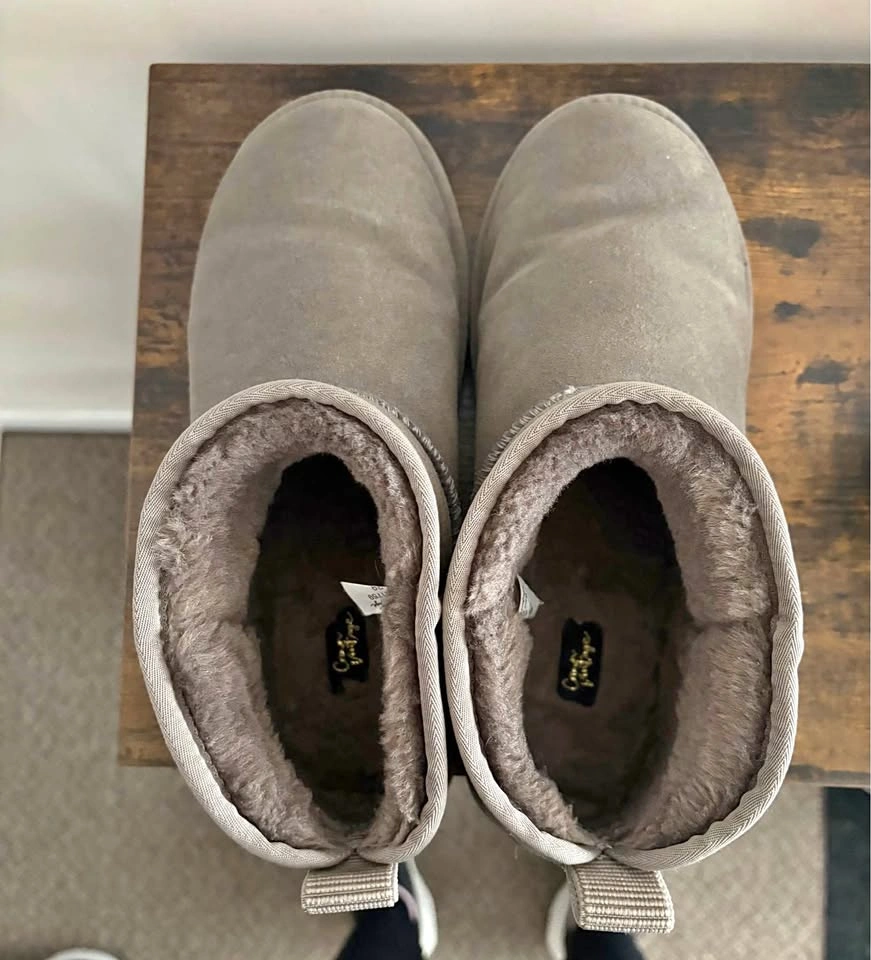 Women’s Short Suede Boots Size 9