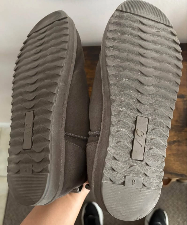 Women’s Short Suede Boots Size 9 - photo 3