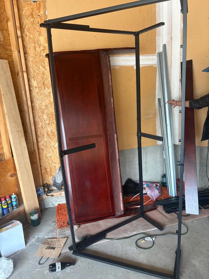 Free king bed frame - photo 3