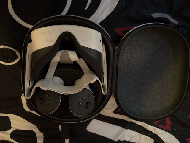 Meta Quest 3 VR – Lightly Used, Case Included
