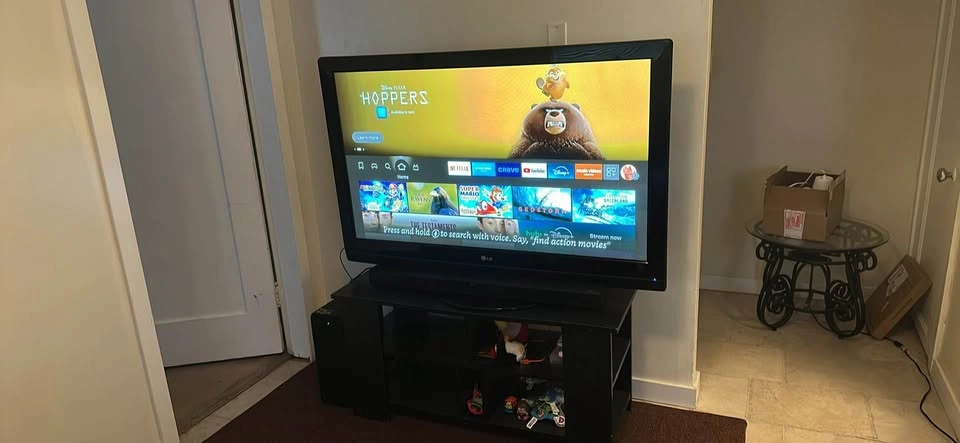 Big Screen LG TV with LG High Bass Soundbar - photo 4