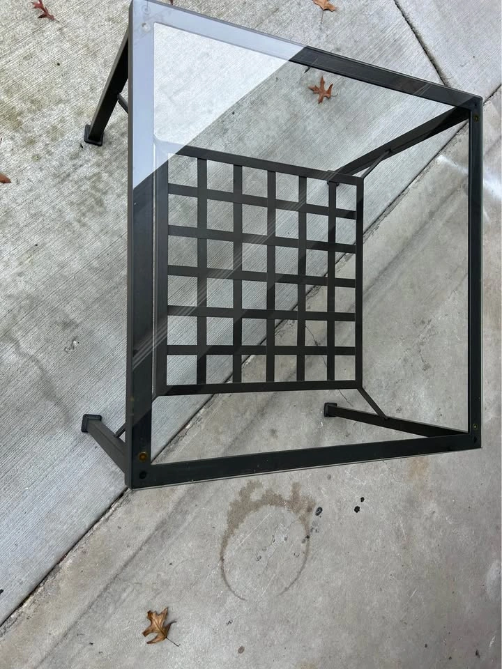 Free IKEA glass top coffee table - photo 3