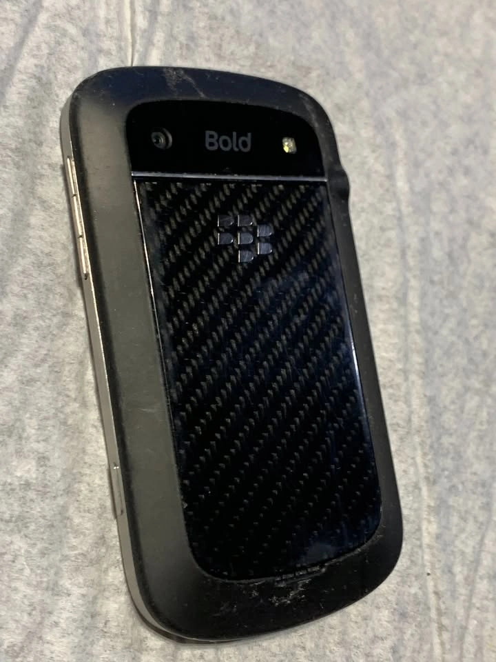 BlackBerry Bold 9900 GSM/3G Mobile Cellphone - photo 3