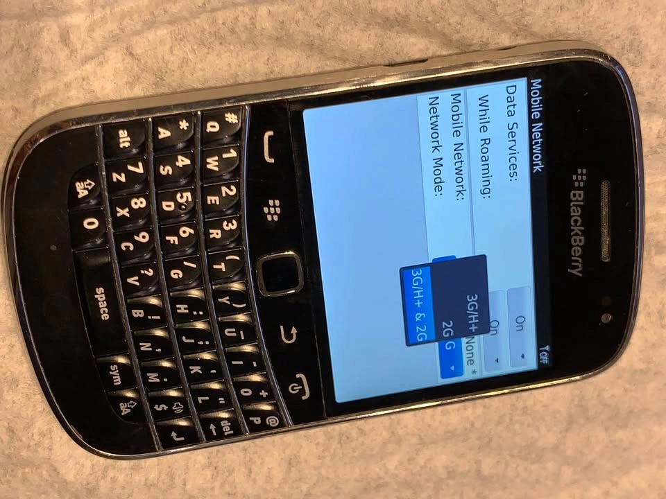 BlackBerry Bold 9900 GSM/3G Mobile Cellphone - photo 4