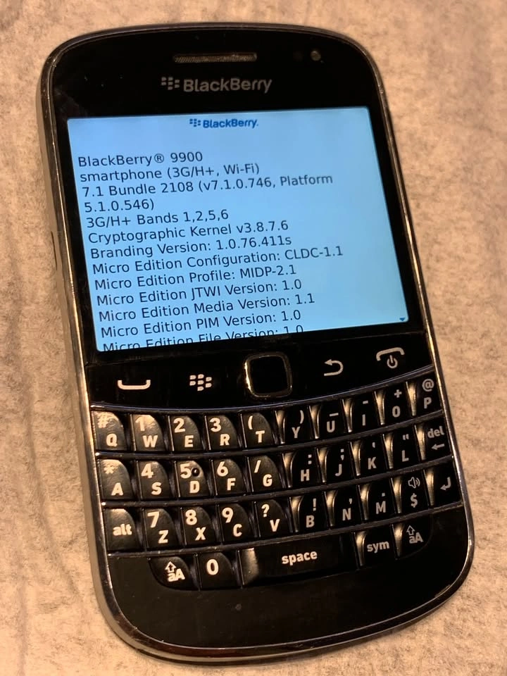 BlackBerry Bold 9900 GSM/3G Mobile Cellphone - photo 5