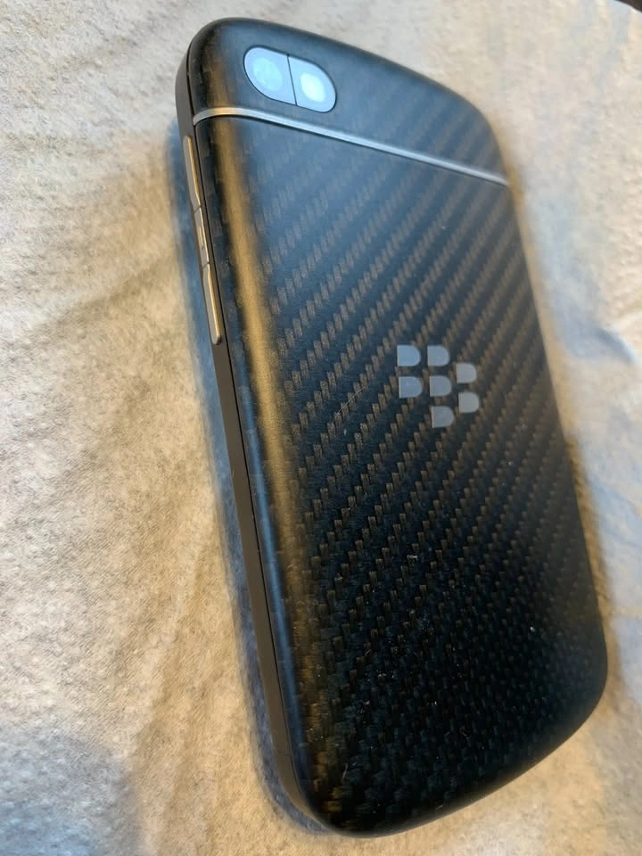 BlackBerry Q10 CASH ONLY Mobile Cell Phone - photo 2
