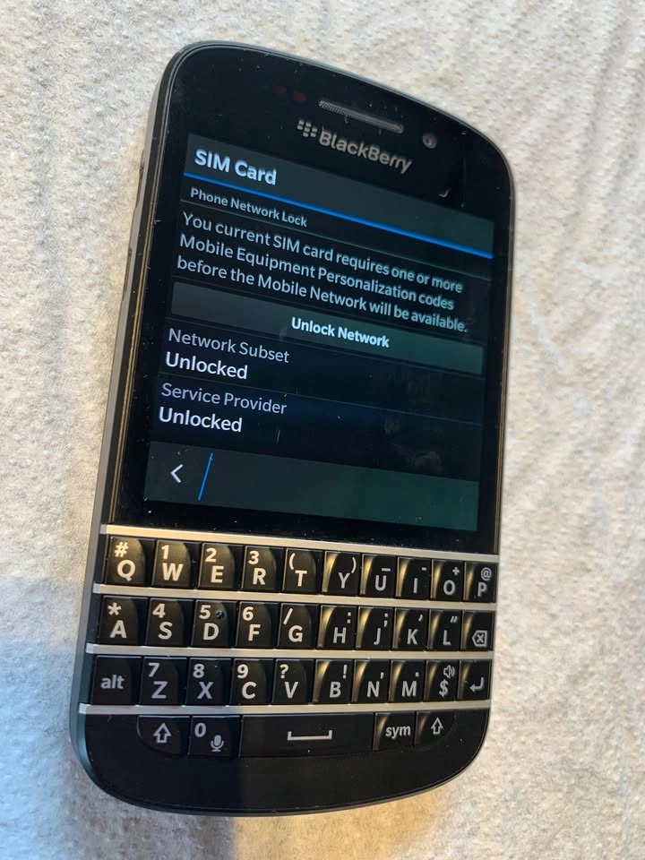 BlackBerry Q10 CASH ONLY Mobile Cell Phone - photo 3