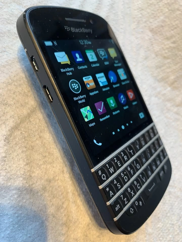 BlackBerry Q10 CASH ONLY Mobile Cell Phone - photo 4