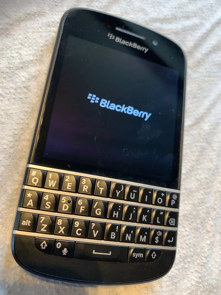 BlackBerry Q10 CASH ONLY Mobile Cell Phone - photo 5