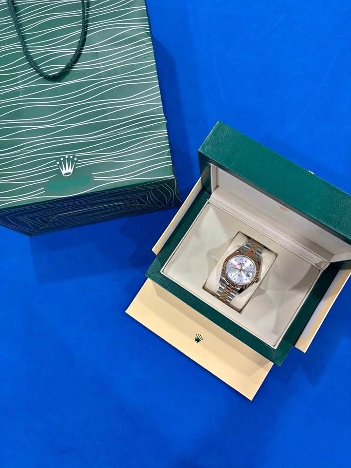 Luxury Watch | Silver & Gold | 41 MM