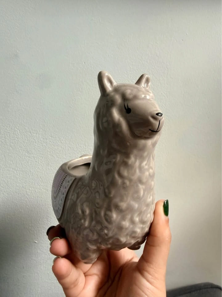 Cute llama planters (2) - photo 4