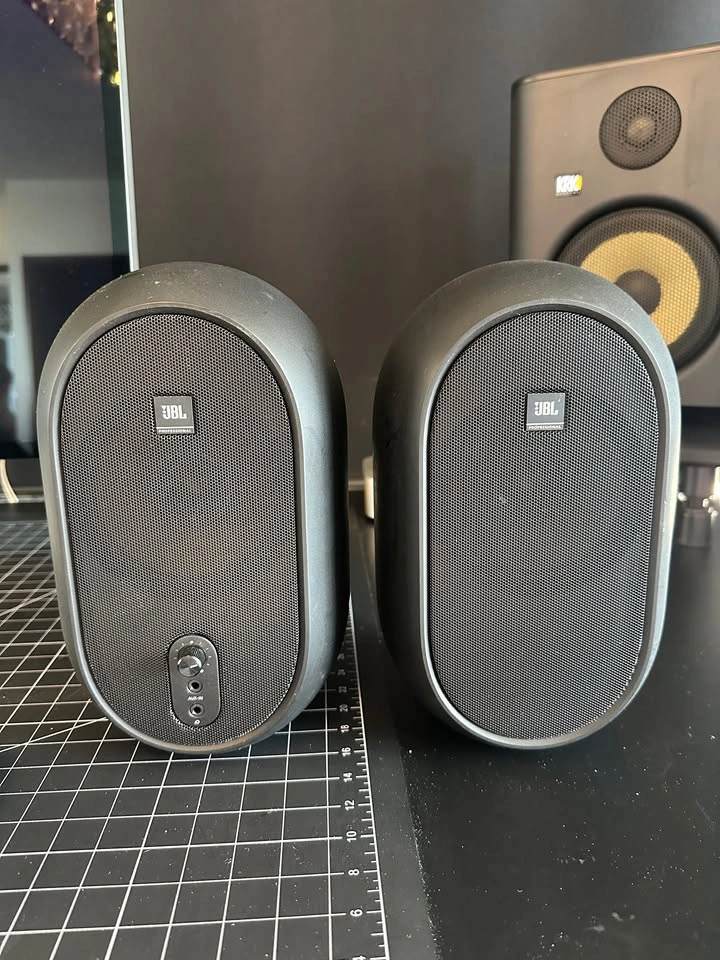 JBL 104 Powered Monitor Speakers - photo 2