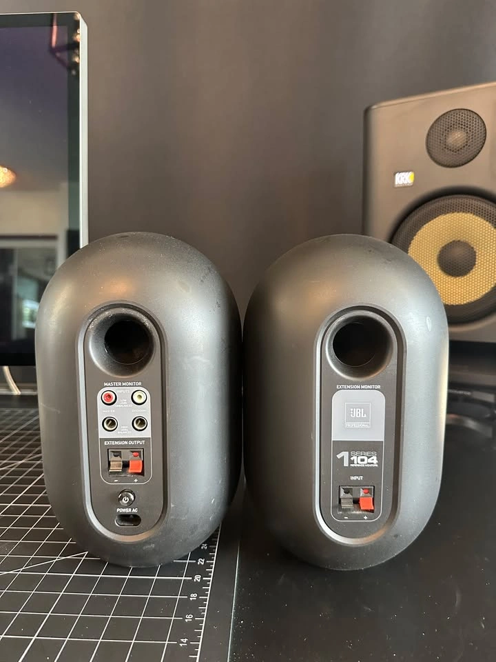 JBL 104 Powered Monitor Speakers - photo 4