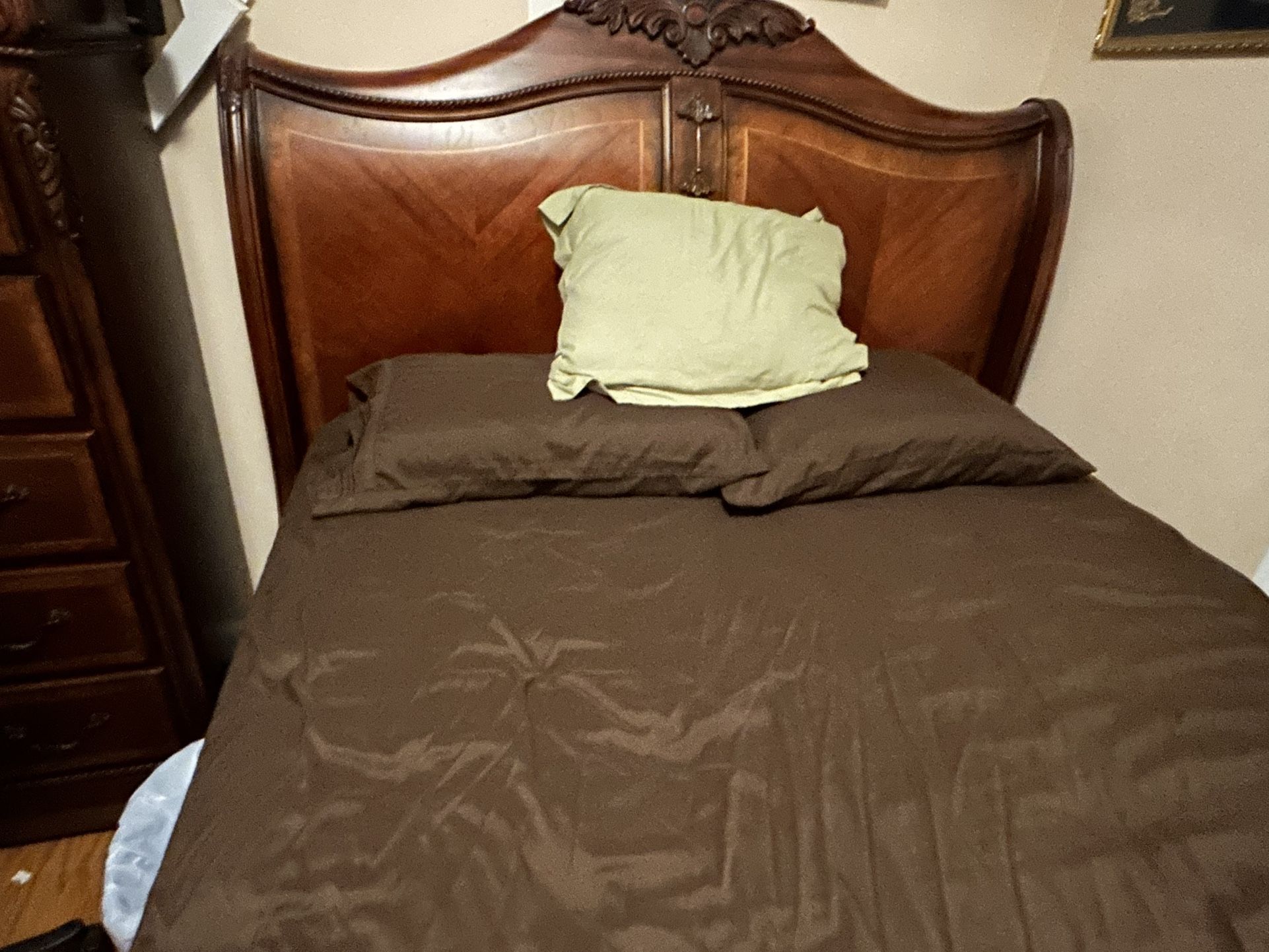 King-size Bedframe And Mattress - photo 3