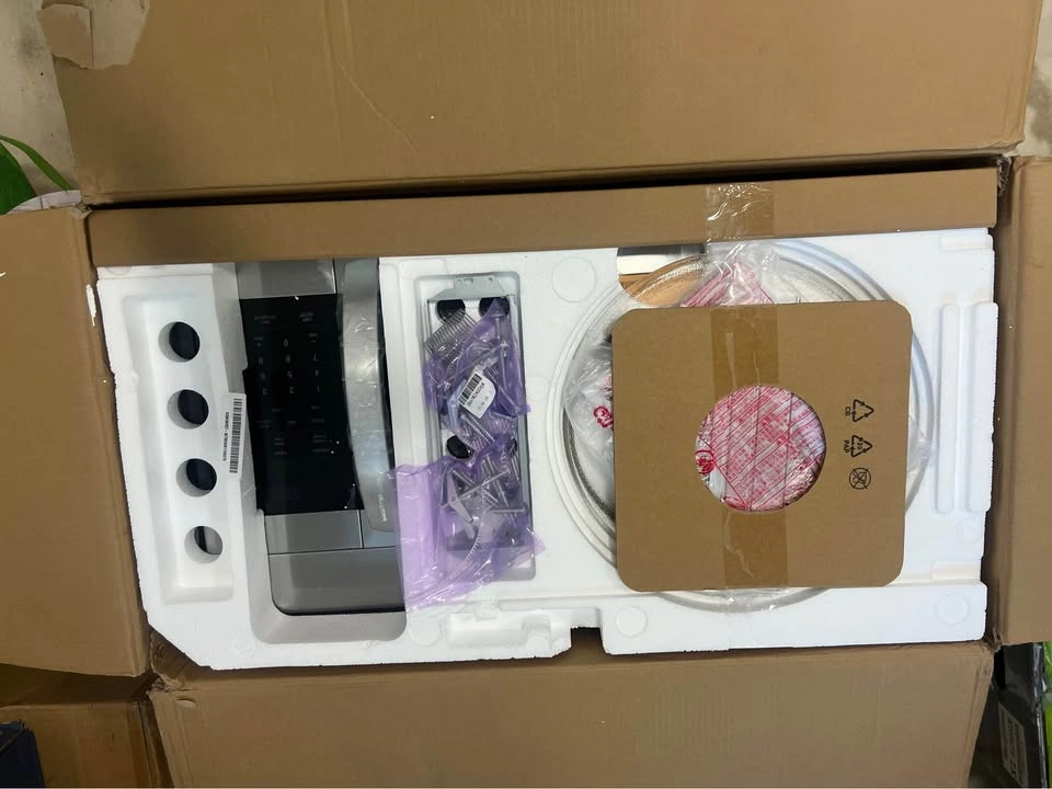 LG Over-the-Range Microwave LMV1751ST - New - photo 2