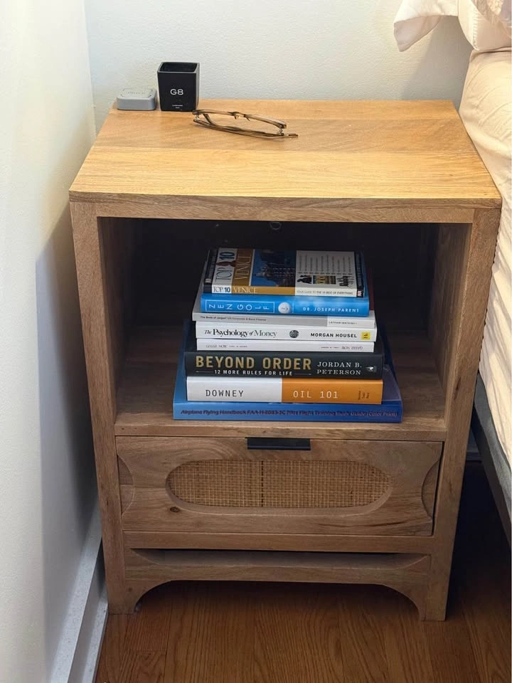 Matching nightstands - photo 4