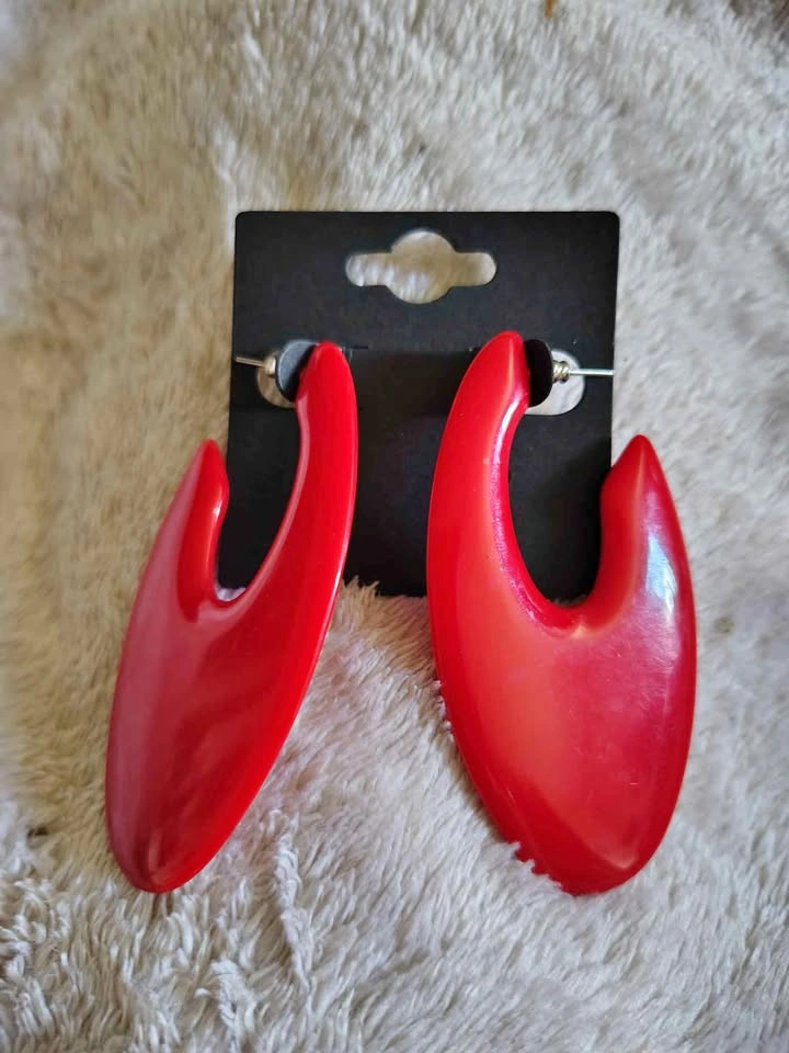 🚨 New Retro 80s Style Chunky Red Hoop Statement Earrings🚨