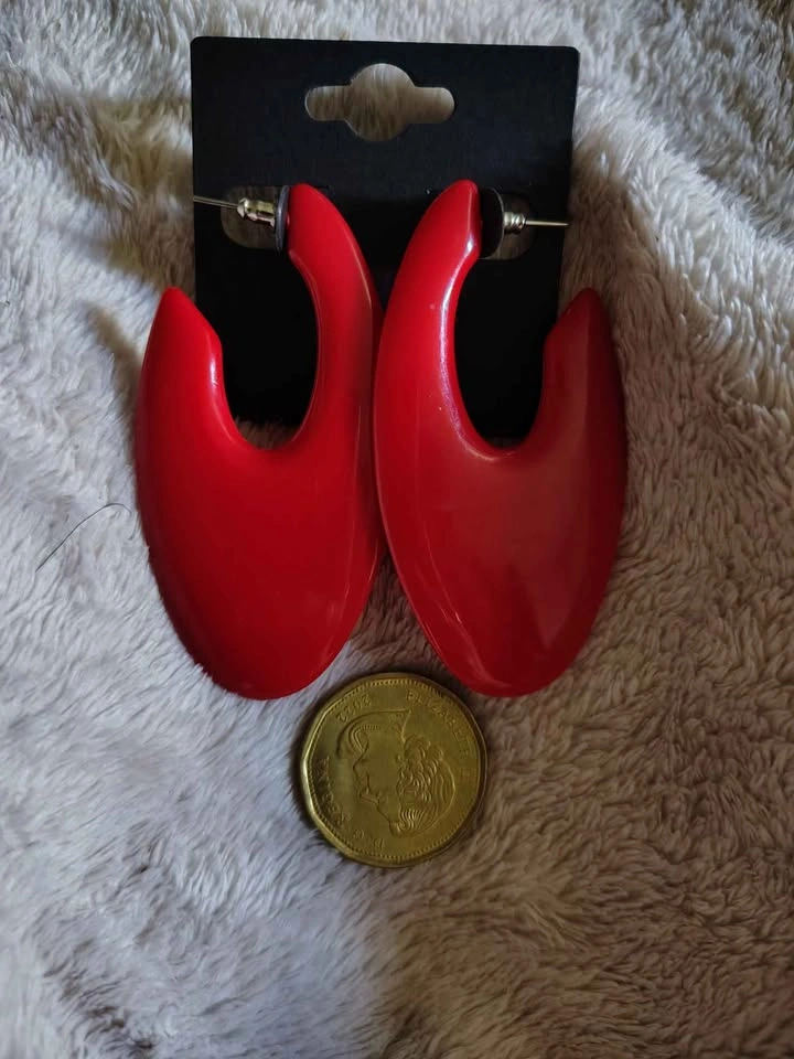 🚨 New Retro 80s Style Chunky Red Hoop Statement Earrings🚨 - photo 3