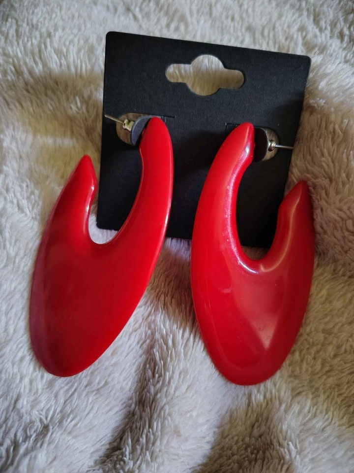 🚨 New Retro 80s Style Chunky Red Hoop Statement Earrings🚨 - photo 4