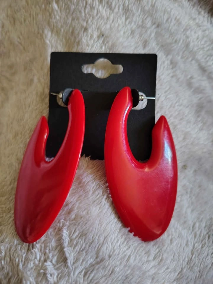 🚨 New Retro 80s Style Chunky Red Hoop Statement Earrings🚨 - photo 5