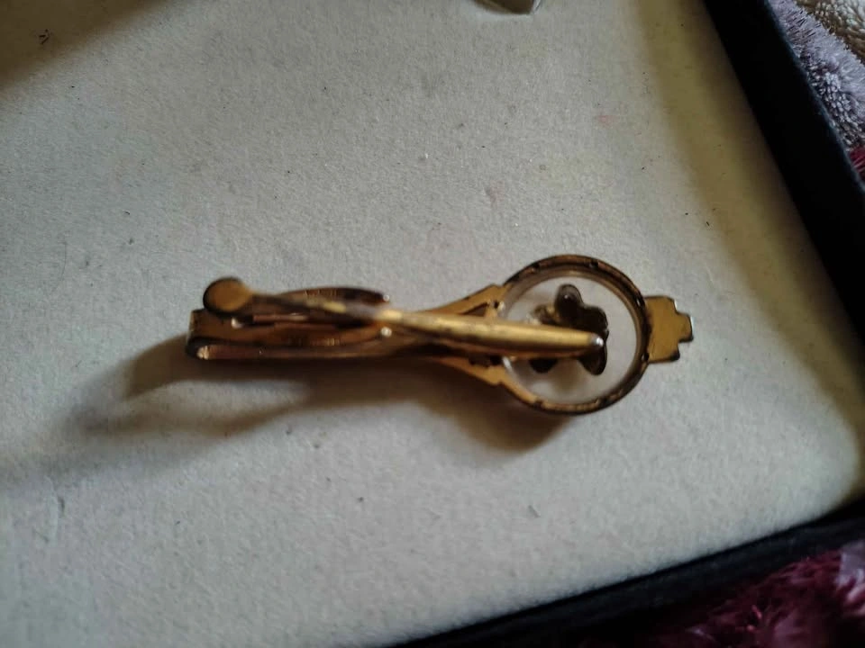 Vintage MCM Hickok Gold Tone Lucite Fox/Wolf Tie Bar - photo 2